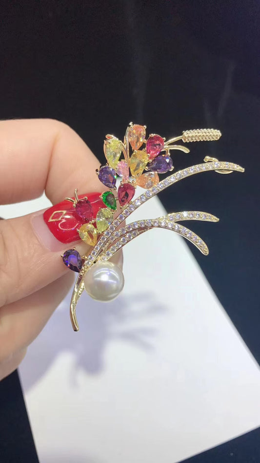 Shining Zircon flower Shaped Brooches For Women Luxury Elegant and Exquisite Badges and Pins New Design Clothing Accessories