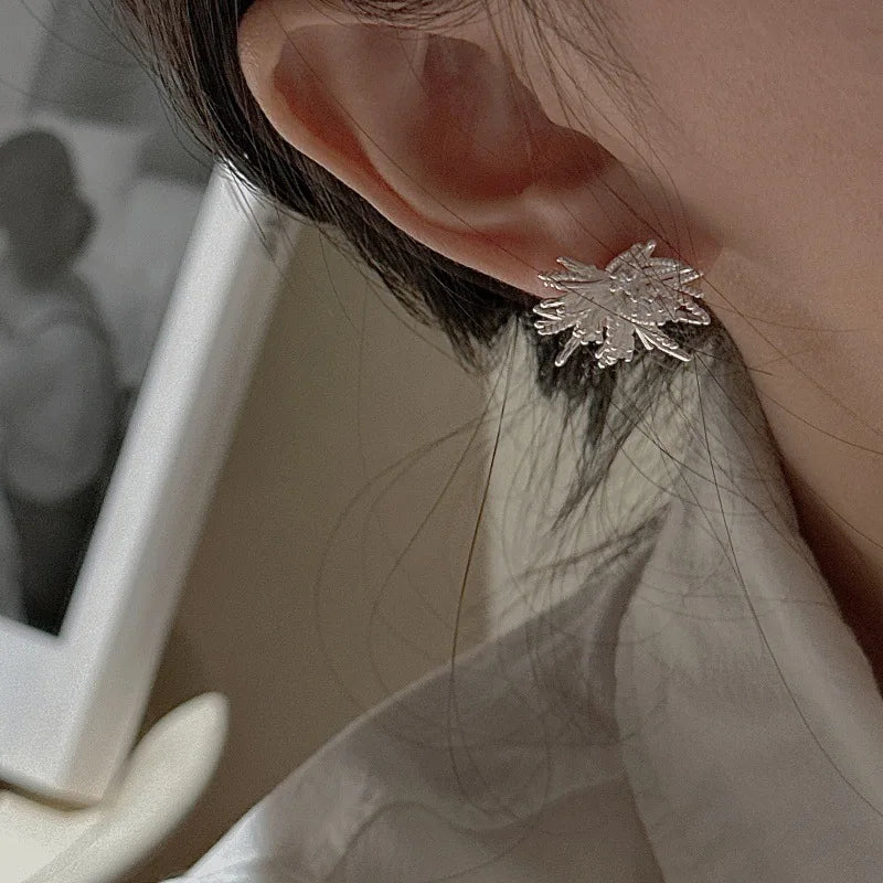 100% 925 Sterling Silver Flower earrings with Korean style, simple, retro and fashionable ear accessories