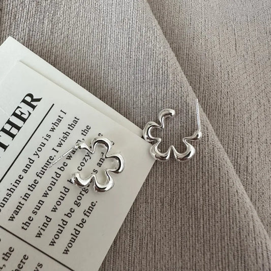 925 Sterling Silver Design sense small flower earrings Korean style simple retro fashion ear accessories wholesale