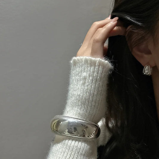 100% S925 Sterling Silver Folded earrings with simple and niche design, sweet and cool, irregular C-shaped earrings