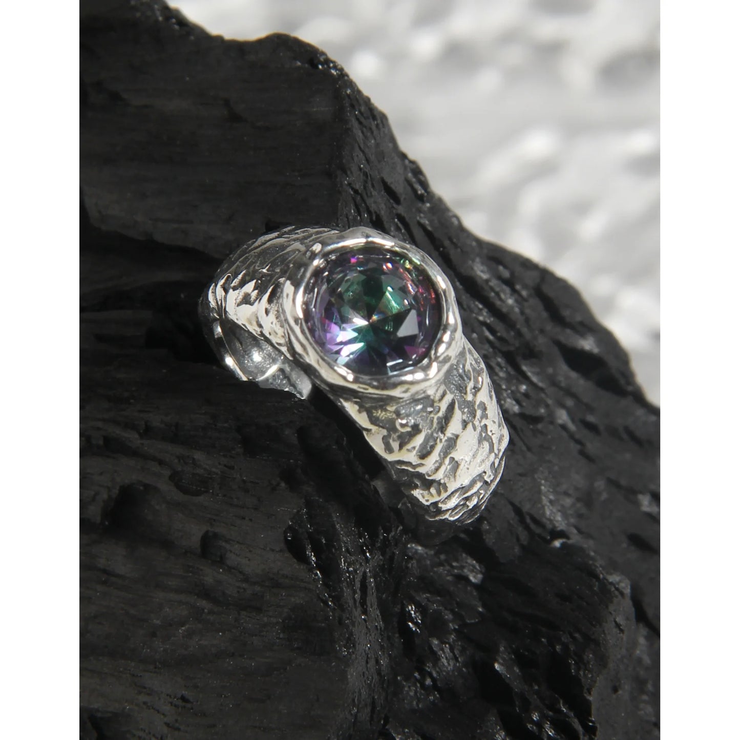 100% Authentic 925 sterling silver Simple retro temperament, versatile, and micro inlaid with zircon stones open ring
